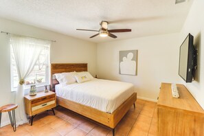 House (2 Bedrooms) | Interior - Gas Grill & Fire Pit: Peaceful Dunnellon Home! (Dunnellon)