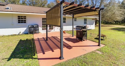 Gas Grill & Fire Pit: Peaceful Dunnellon Home!