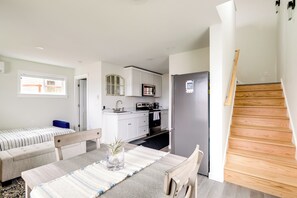 Apartment (0 Bedroom) | Interior - Port Orchard Guest House - Walk to Bay Street! (Port Orchard)