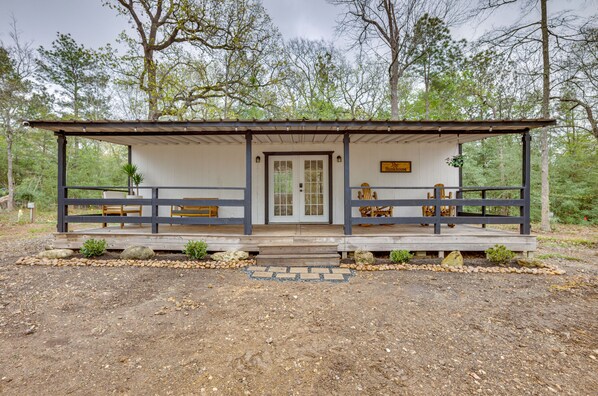 Terrace/patio - Willis Cabin on 6 Acres - Close to the Lake! (Willis)