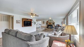 House (2 Bedrooms) | Interior