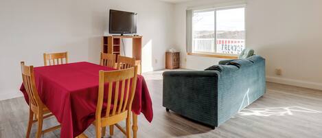 Apartment (2 Bedrooms) | Front of property