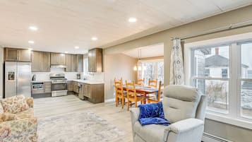 Apartment (3 Bedrooms) | Front of property