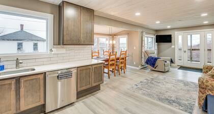 Cozy Maine Getaway: Covered Deck, Walk to Beach!