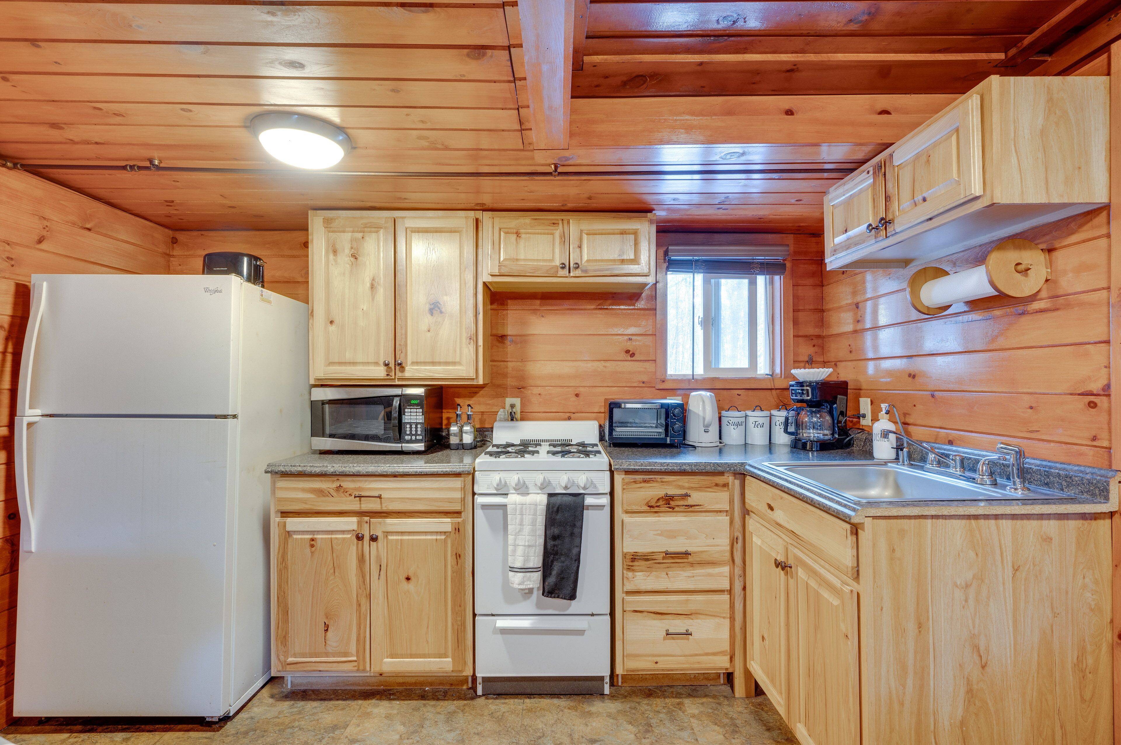 Nhà (1 Bedroom) | Bếp riêng | Lò vi sóng, lò nướng, bếp nấu, dụng cụ nấu nướng/bát dĩa/dao nĩa 