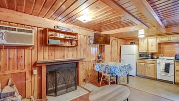 Microwave, oven, stovetop, cookware/dishes/utensils