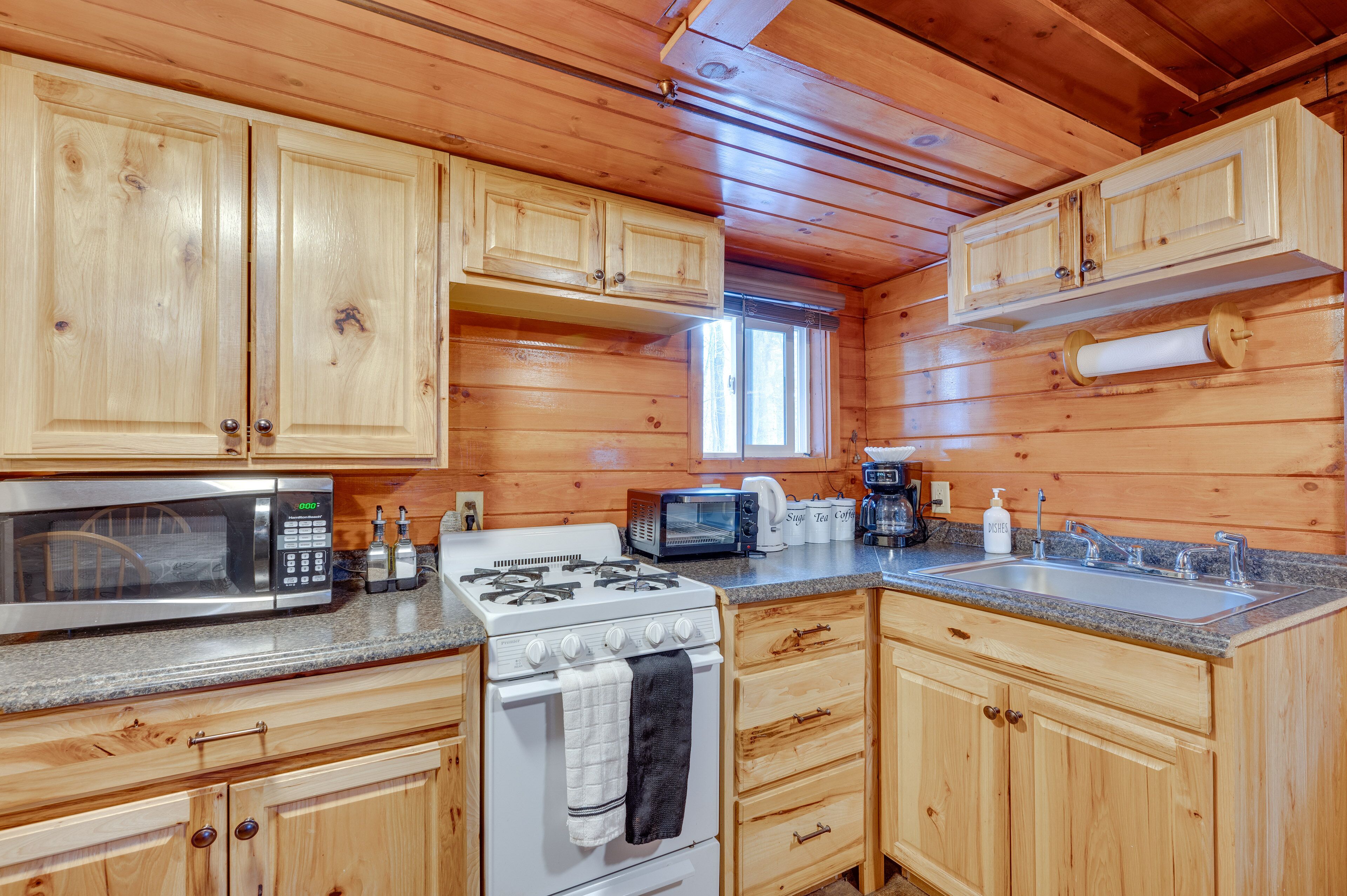 獨棟房屋 (1 Bedroom) | 私人廚房 | 微波爐、烤箱、爐台、鍋具/餐盤/廚房用品