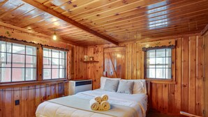 Unclassified image, 4 of 25, button - Laconia Cabin w/ Grill: 2 Mi to Weirs Beach! (Laconia)