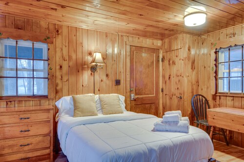 Cozy Laconia Studio w/ Pool Access - 2 Mi to Lake!