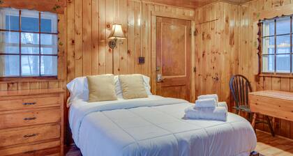 Cozy Laconia Studio w/ Pool Access - 2 Mi to Lake!