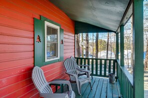 Property grounds - Cozy Laconia Studio w/ Pool Access - 2 Mi to Lake! (Laconia)