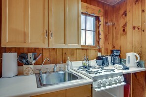 Mikrowelle, Ofen, Herdplatte, Kochgeschirr/Geschirr/Besteck