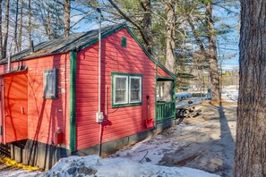Exterior - Cozy Laconia Studio w/ Pool Access - 2 Mi to Lake! (Laconia)