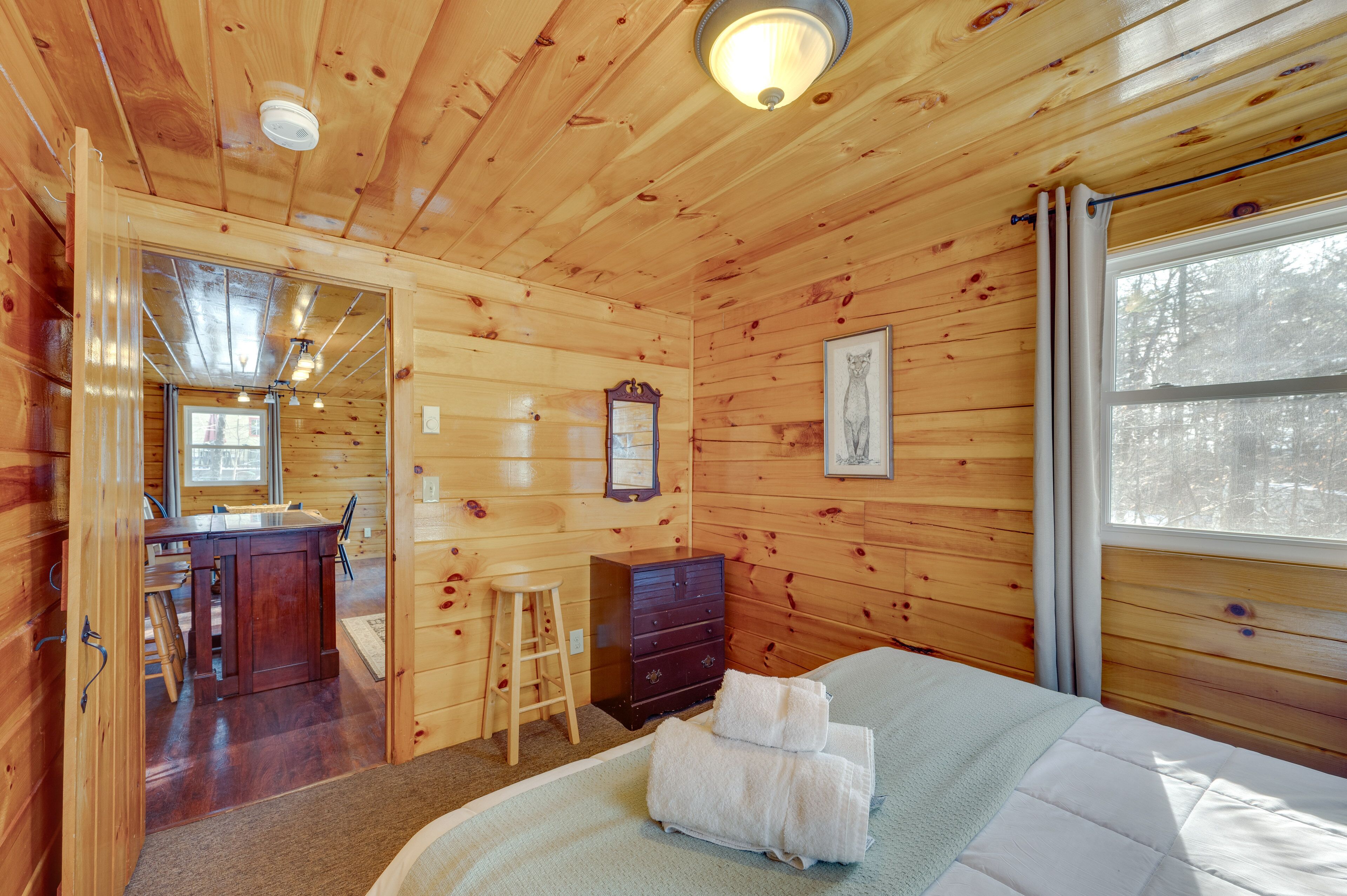 3 bedrooms, bed sheets