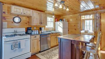 Rumah (3 Bedrooms) | Dapur pribadi | Microwave, oven, kompor, dan mesin pencuci piring