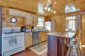 Private kitchen - Cozy Laconia Cabin, Close to Winnipesaukee Pier! (Laconia)
