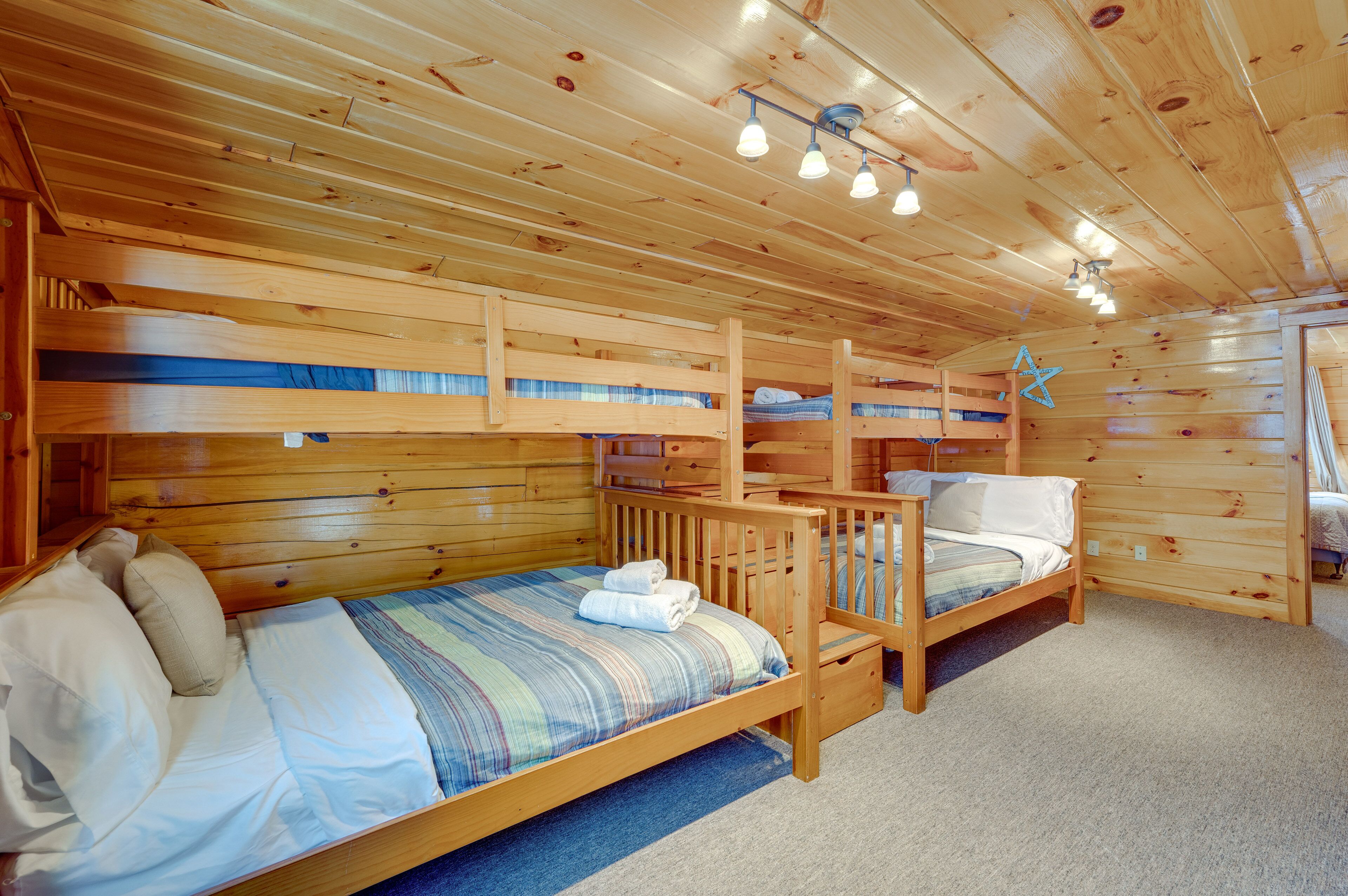 House (3 Bedrooms) | 3 bedrooms, bed sheets