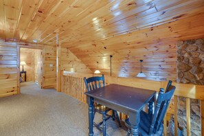 Dining - Cozy Laconia Cabin, Close to Winnipesaukee Pier! (Laconia)
