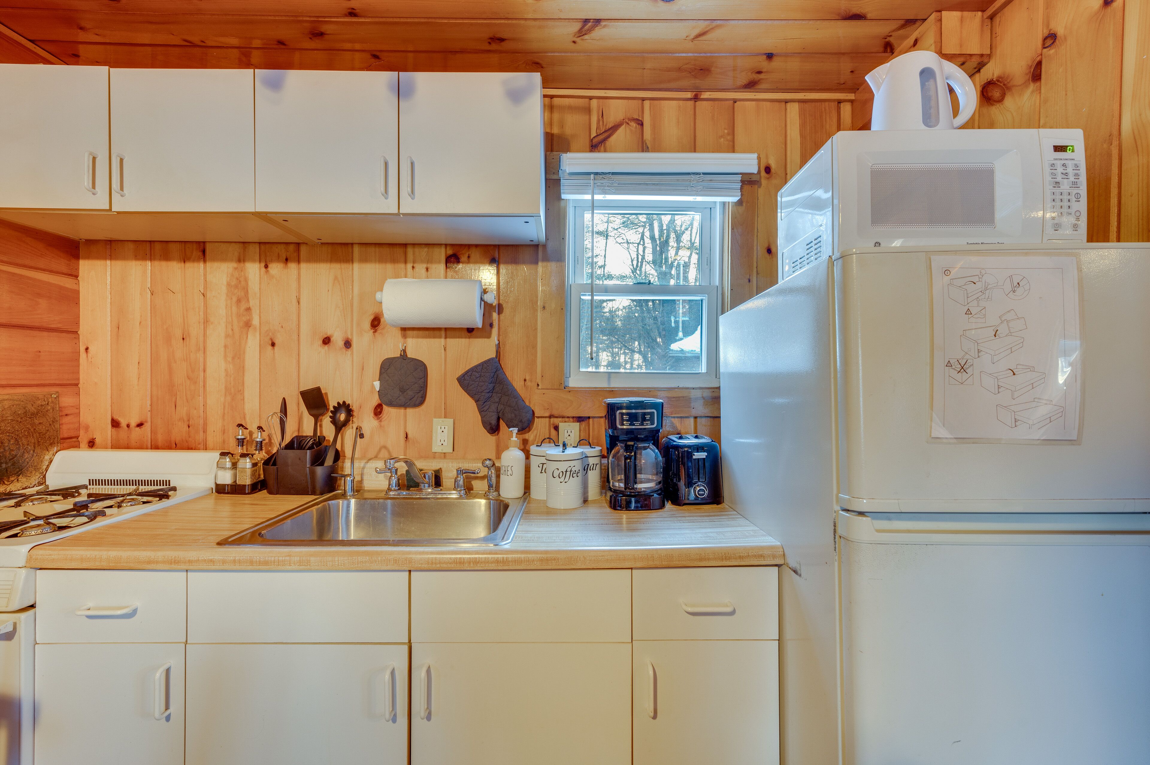 Nhà (1 Bedroom) | Bếp riêng | Lò vi sóng, lò nướng, bếp nấu, dụng cụ nấu nướng/bát dĩa/dao nĩa 