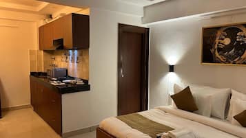 10 bedrooms, iron/ironing board, WiFi, bed sheets