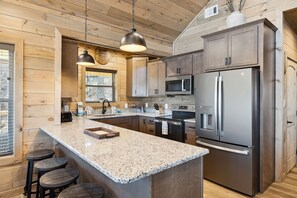 Cabin, 3 phòng ngủ | Bếp riêng | Tủ lạnh, lò nướng, dụng cụ pha cà phê/trà, lò nướng bánh mì