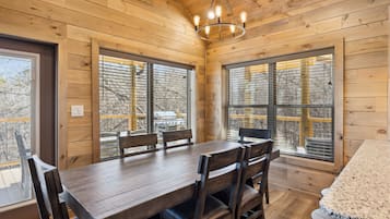 Cabin, 3 Bedrooms | Dining