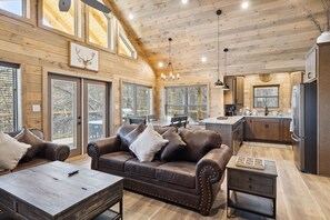 Cabaña, 3 habitaciones | Zona de estar | Una Smart TV