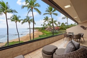 Outdoor dining - Makena Surf, #e-303 2 Bedroom Condo by RedAwning (Kihei)