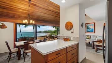 Condo, 2 Bedrooms | Interior