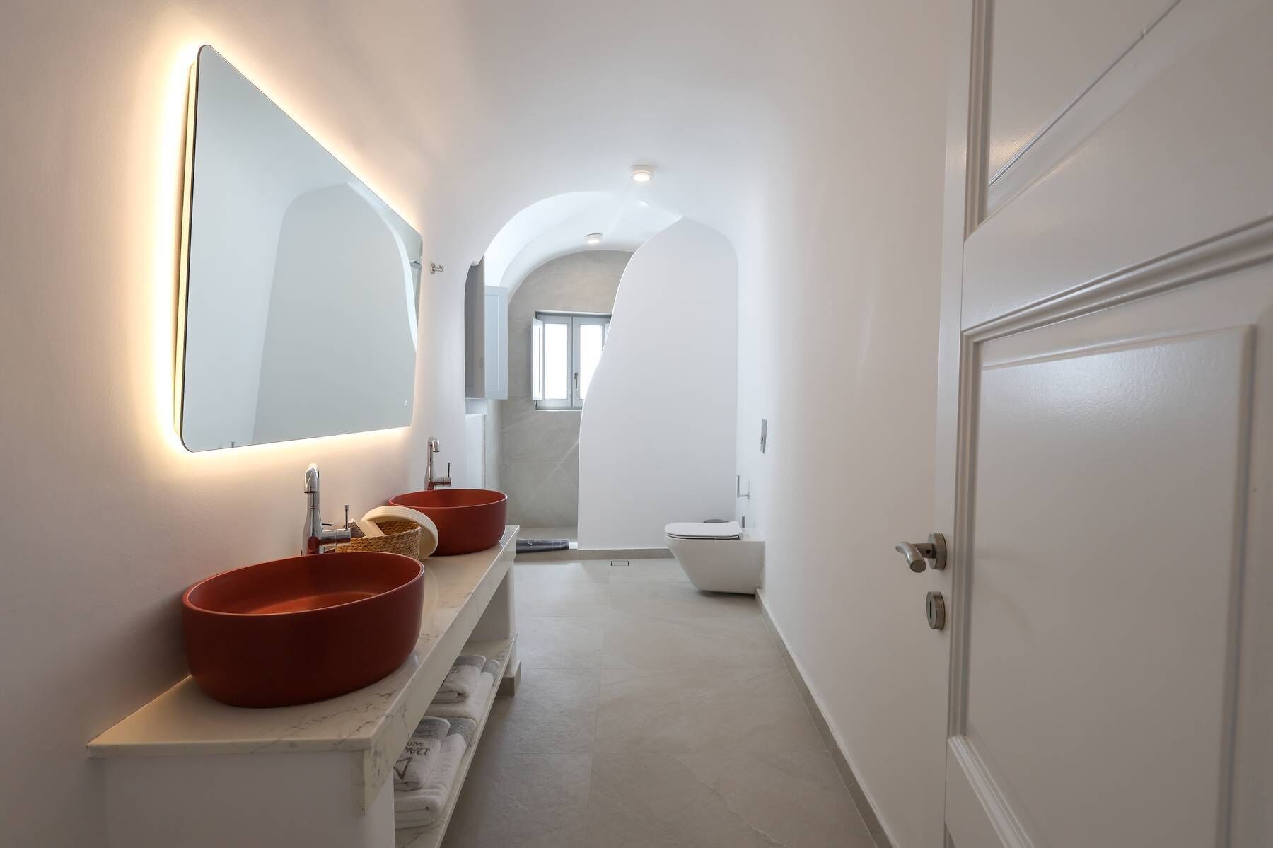 Superior Villa (Caldera view, Indoor/Outdoor Hot Tub) | Bathroom | Shower, hydromassage showerhead, free toiletries, hair dryer