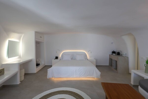 Dagaz Suites - Santorini