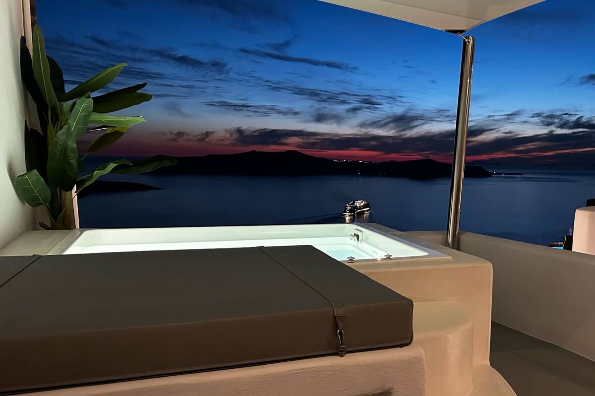 Premium Suite (Caldera view, Indoor/Outdoor Hot Tub) | Terrace/patio