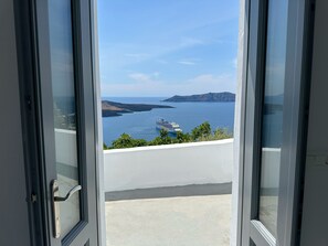 Superior-Suite (Caldera View and Indoor Hot tub) | 1 Schlafzimmer, Bettwäsche