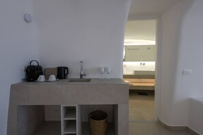 Junior Suite (Caldera View and Indoor Hot tub) | Coffee and/or coffee maker - Dagaz Suites (Santorini)