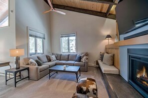 Smart-tv en een open haard