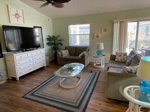 Smart TV - Charming 2BR/2BA Rental in The Villages: Relax in Style in Dunedin (The Villlages)