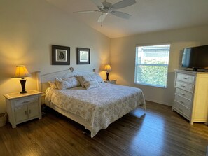 2 bedrooms, iron/ironing board, free WiFi, bed sheets - Charming 2BR/2BA Rental in The Villages: Relax in Style in Dunedin (The Villlages)