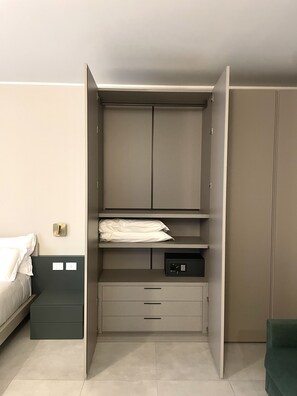 豪華四人房, 花園景觀 | 高級寢具、羽絨被、記憶床墊、客房內保險箱