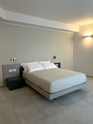 Deluxe Double Room, City View | Premium bedding, down duvets, memory-foam beds, in-room safe - AL SUITE (Lissone)