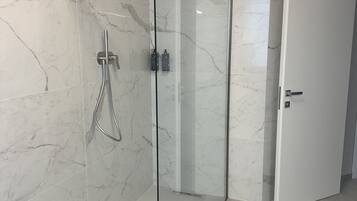 Deluxe-Doppelzimmer, Gartenblick | Badezimmer