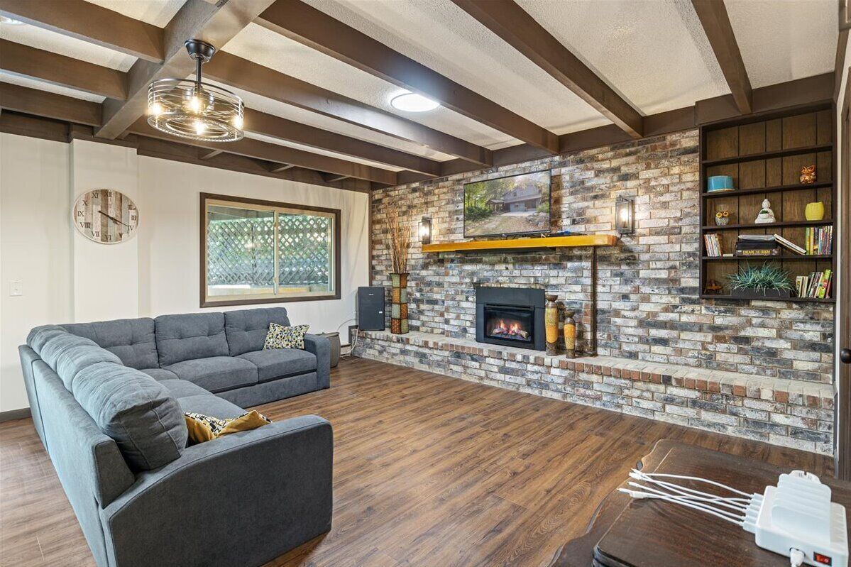 Smart TV, fireplace, DVD player, books