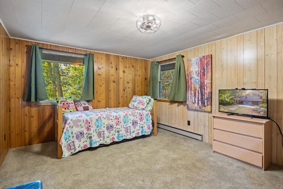 3 bedrooms, travel cot, free WiFi, bed sheets