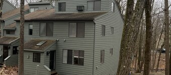 Spacious 4-bedroom condo with AC and WiFi in Litchfield County