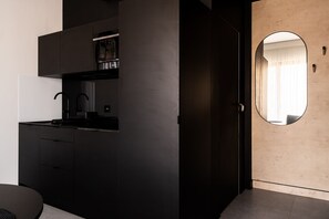 클래식 스튜디오 | 전용 간이 주방 | 냉장고, 쿡탑, 커피/티 메이커, 전기 주전자