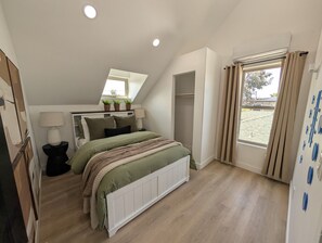 3 habitaciones, escritorio, tabla de planchar con plancha y wifi
