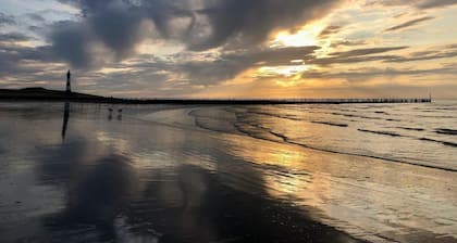 Fort Soleil 42 offers ca. 103 m living comfort in a semi-detached bungalow with-mid South facing garden in a quiet area.