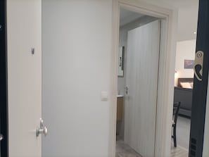 City-Studio, Stadtblick | Schreibtisch, schallisolierte Zimmer, Bügeleisen/Bügelbrett