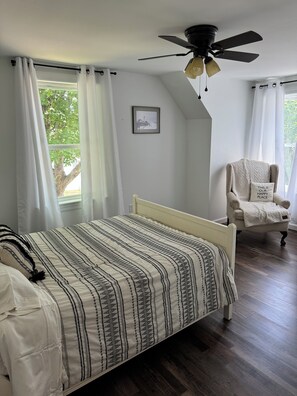 4 عدّة غرف نوم ومكواة/لوح كي وسرير سفر وواي فاي مجانًا