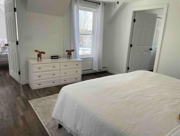 4 bedrooms, iron/ironing board, travel crib, free WiFi