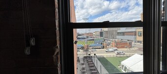 Toledo Tranquility: Luxe 2-Bed Retreat - Your Perfect Stay Awaits! ADA compliant